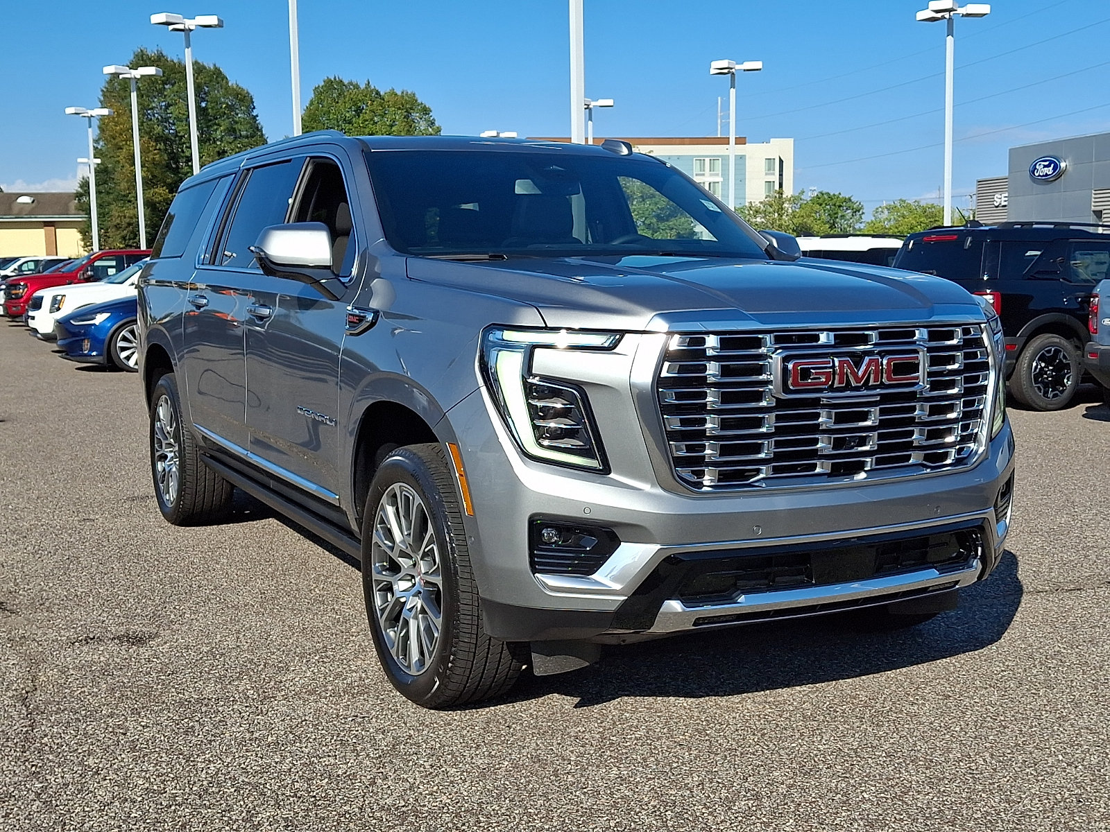 Used 2026 GMC Yukon XL Denali w/ Sun & Power Step Package AWD/4WD image 2