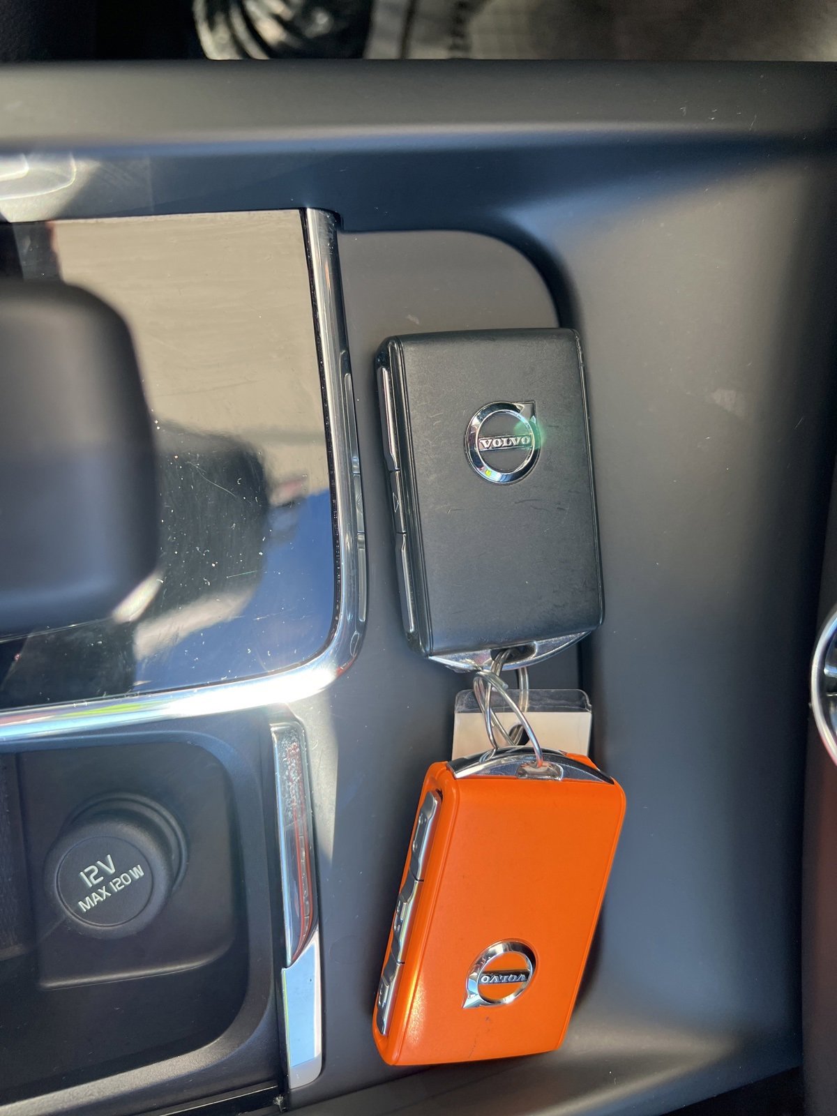 Used 2024 Volvo XC60 B5 Core image 12