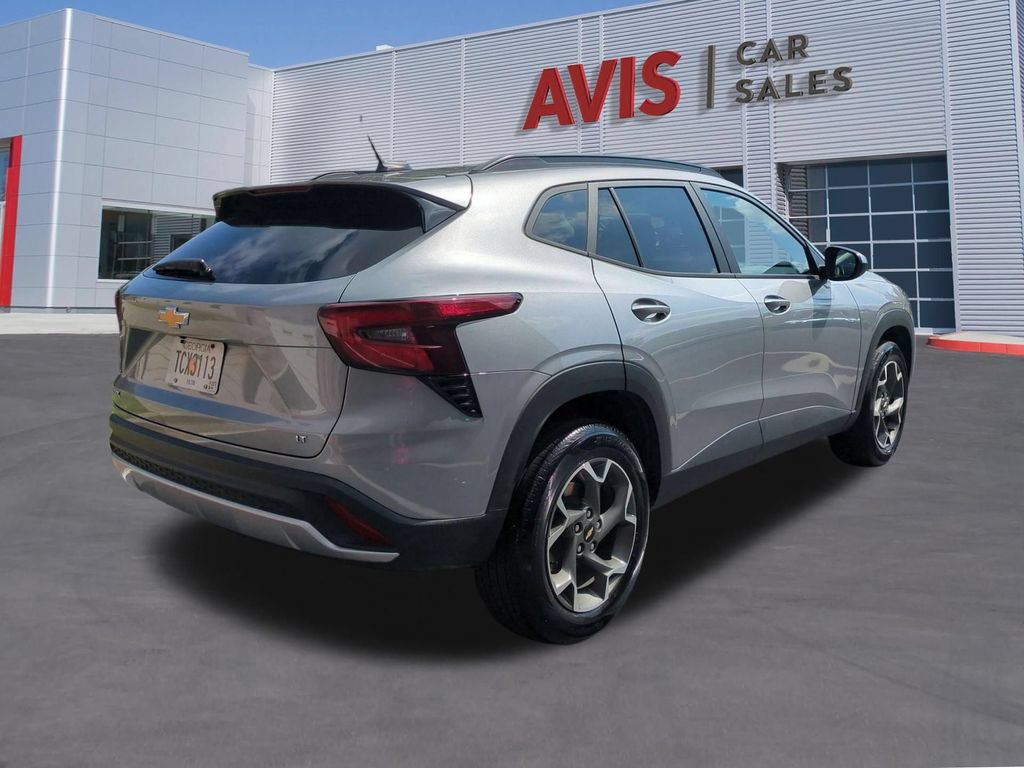 Used 2025 Chevrolet Trax LT w/ LT Convenience Package FWD image 6