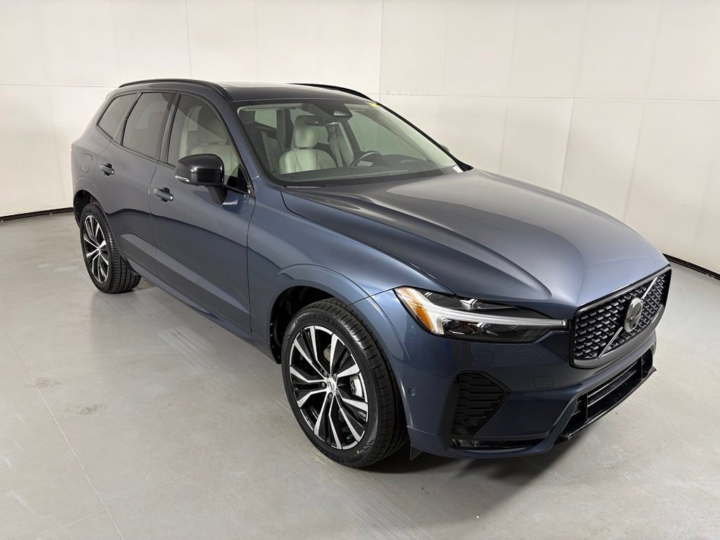 Used 2023 Volvo XC60 B5 Plus w/ Climate Package FWD image 2