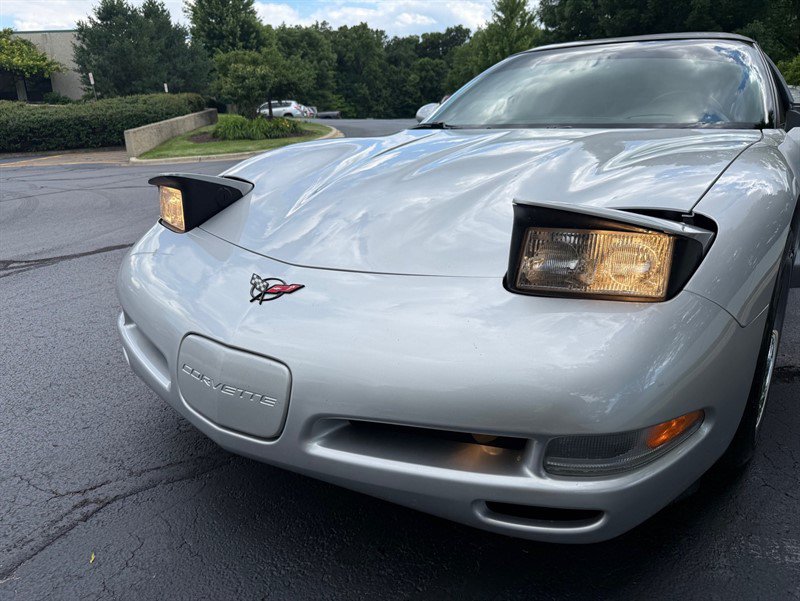 Used 2002 Chevrolet Corvette Coupe w/ Preferred Equipment Group2 RWD image 22