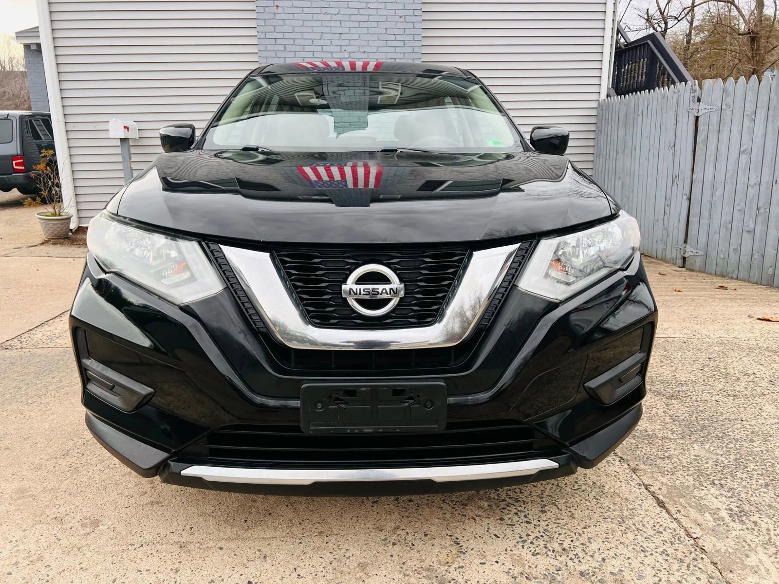 Used 2017 Nissan Rogue S image 2