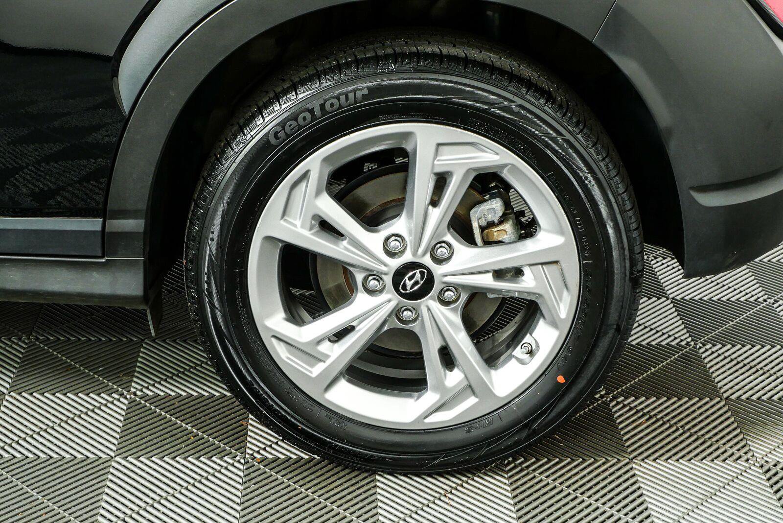 Used 2023 Hyundai Kona SEL AWD/4WD image 35