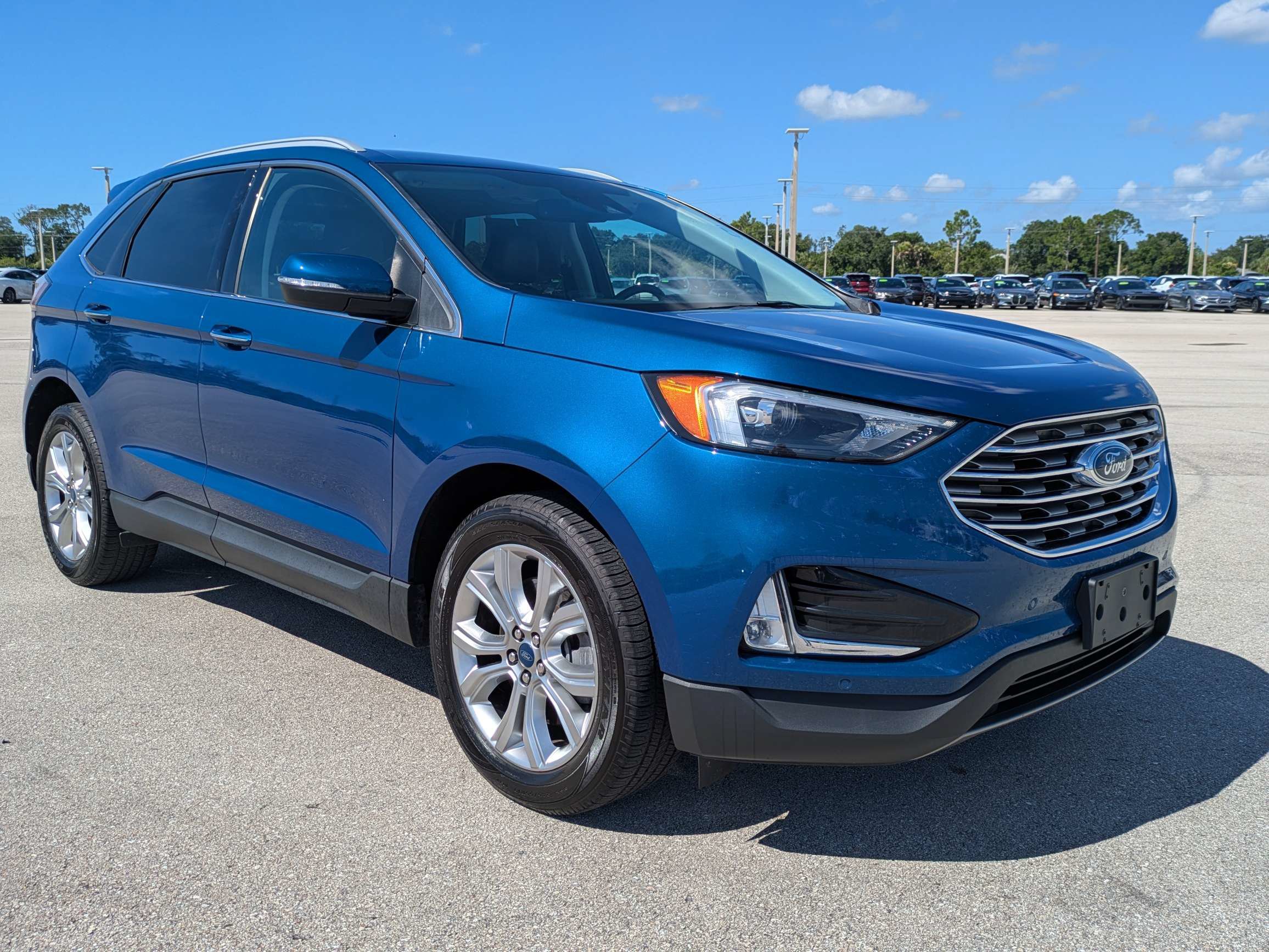 Used 2022 Ford Edge Titanium AWD/4WD image 2