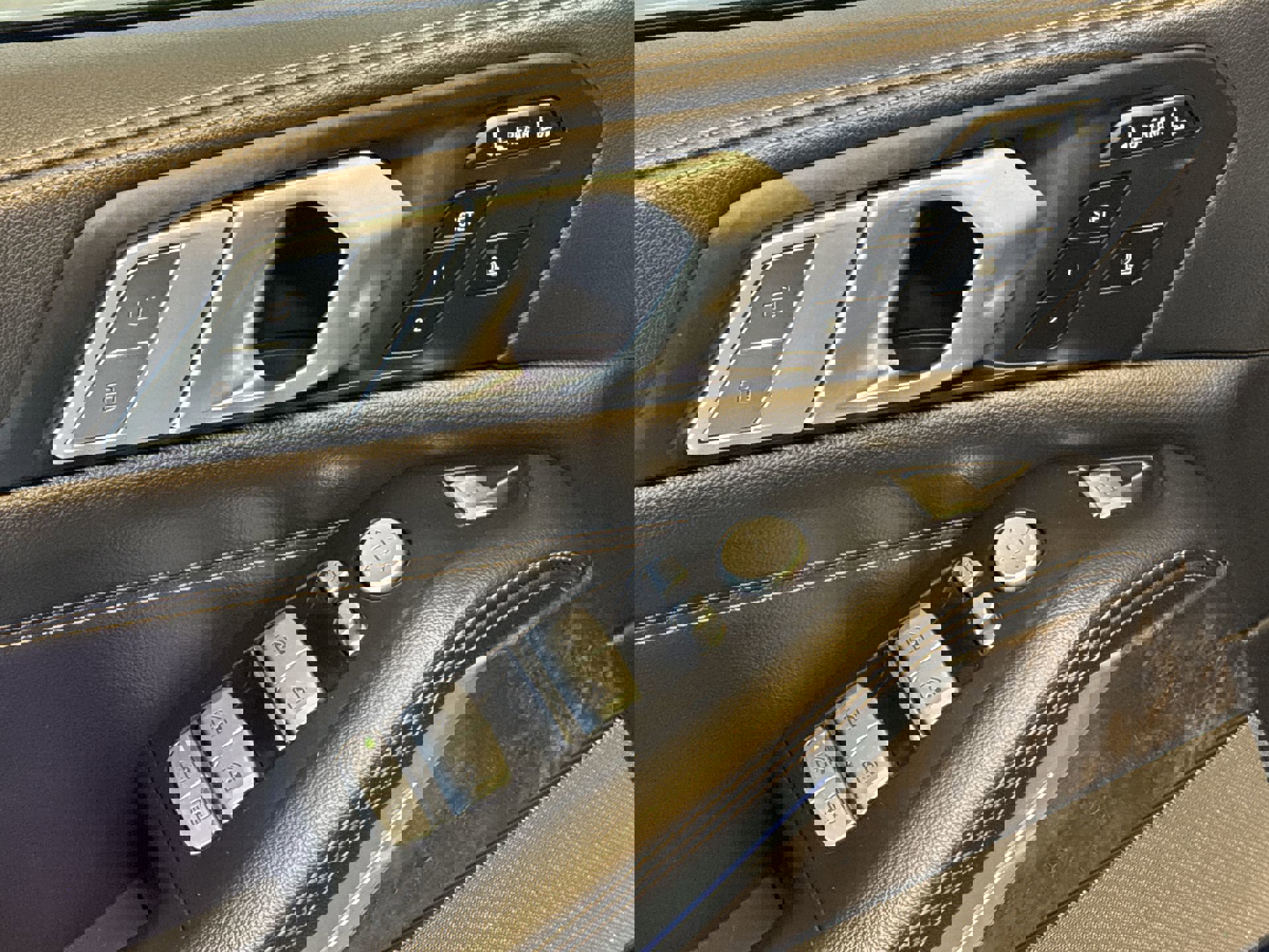 Used 2020 BMW X7 xDrive40i w/ M Sport Package image 13