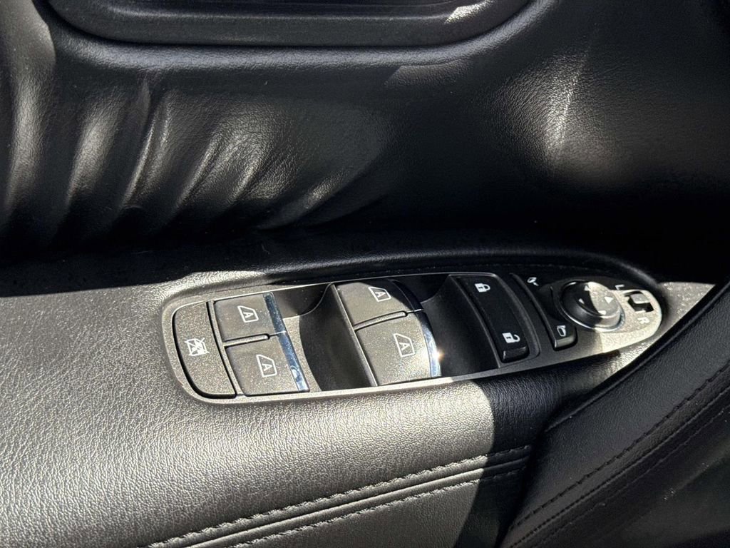 Used 2024 Nissan Armada SL w/ Captain's Chairs Package image 19