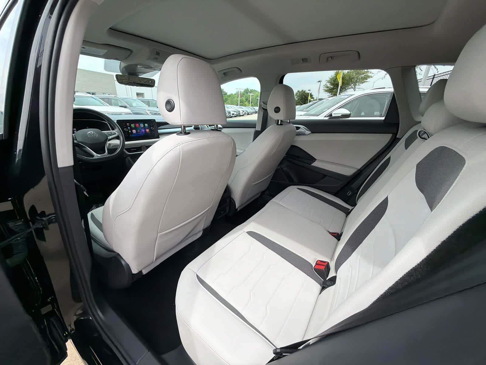 Used 2025 Volkswagen Taos SE w/ Panoramic Sunroof Package AWD/4WD image 13