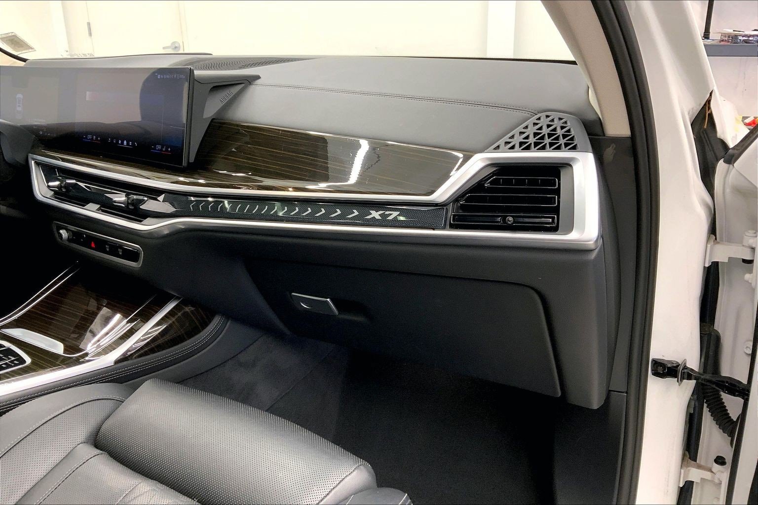Used 2024 BMW X7 xDrive40i w/ Executive Package AWD/4WD image 20