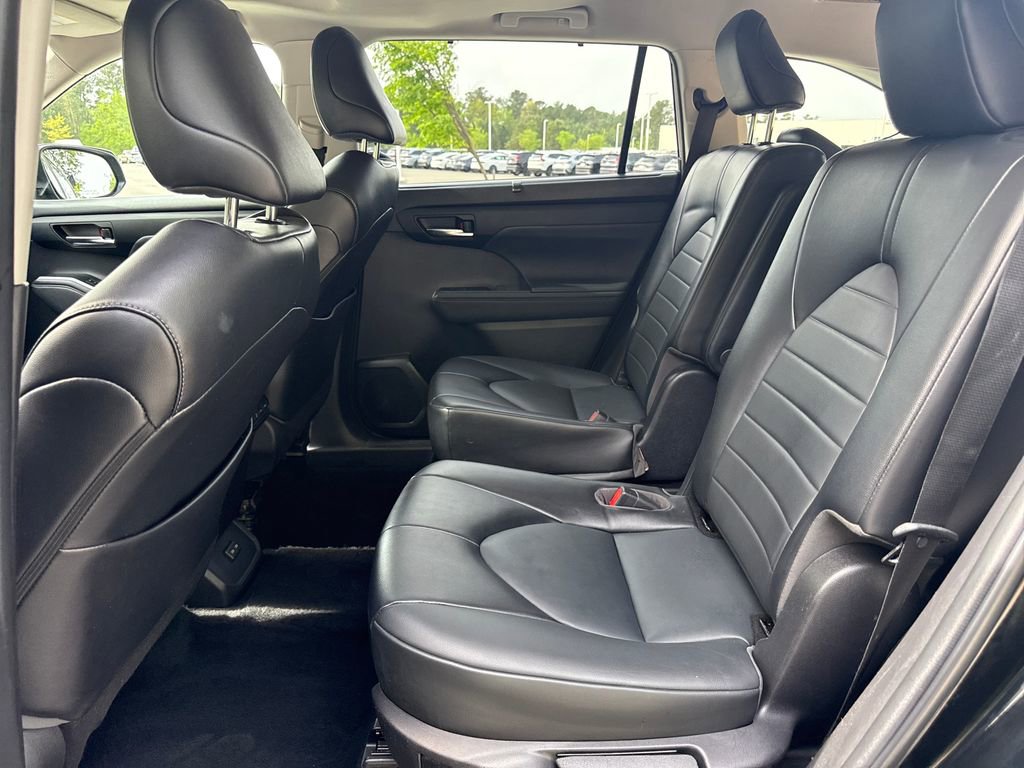 Used 2022 Toyota Highlander XLE image 30