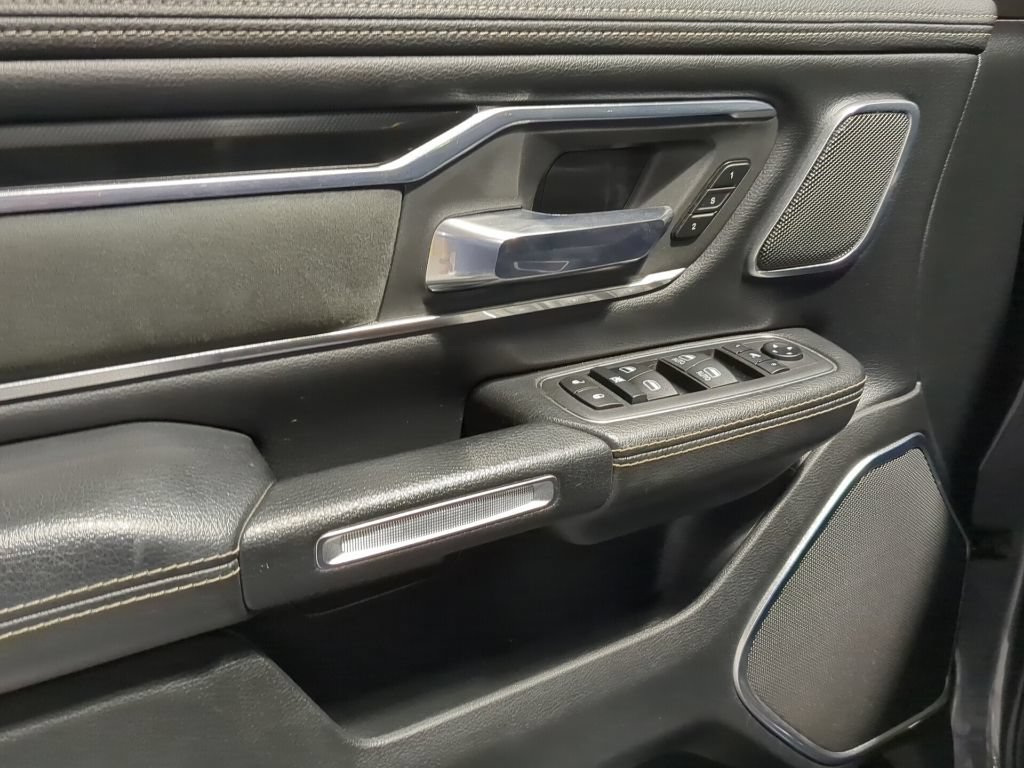 Used 2019 RAM 1500 Laramie AWD/4WD image 14