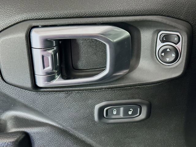 Used 2022 Jeep Gladiator Rubicon w/ Trailer Tow Package image 18