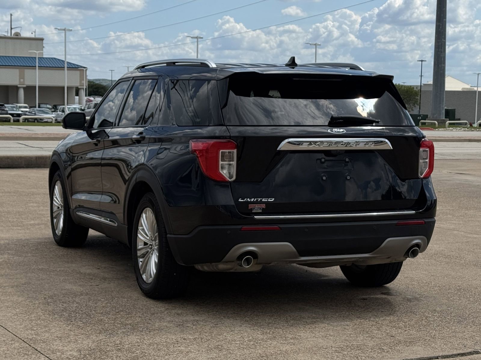 Used 2023 Ford Explorer Limited w/ Limited Technology Package RWD image 6