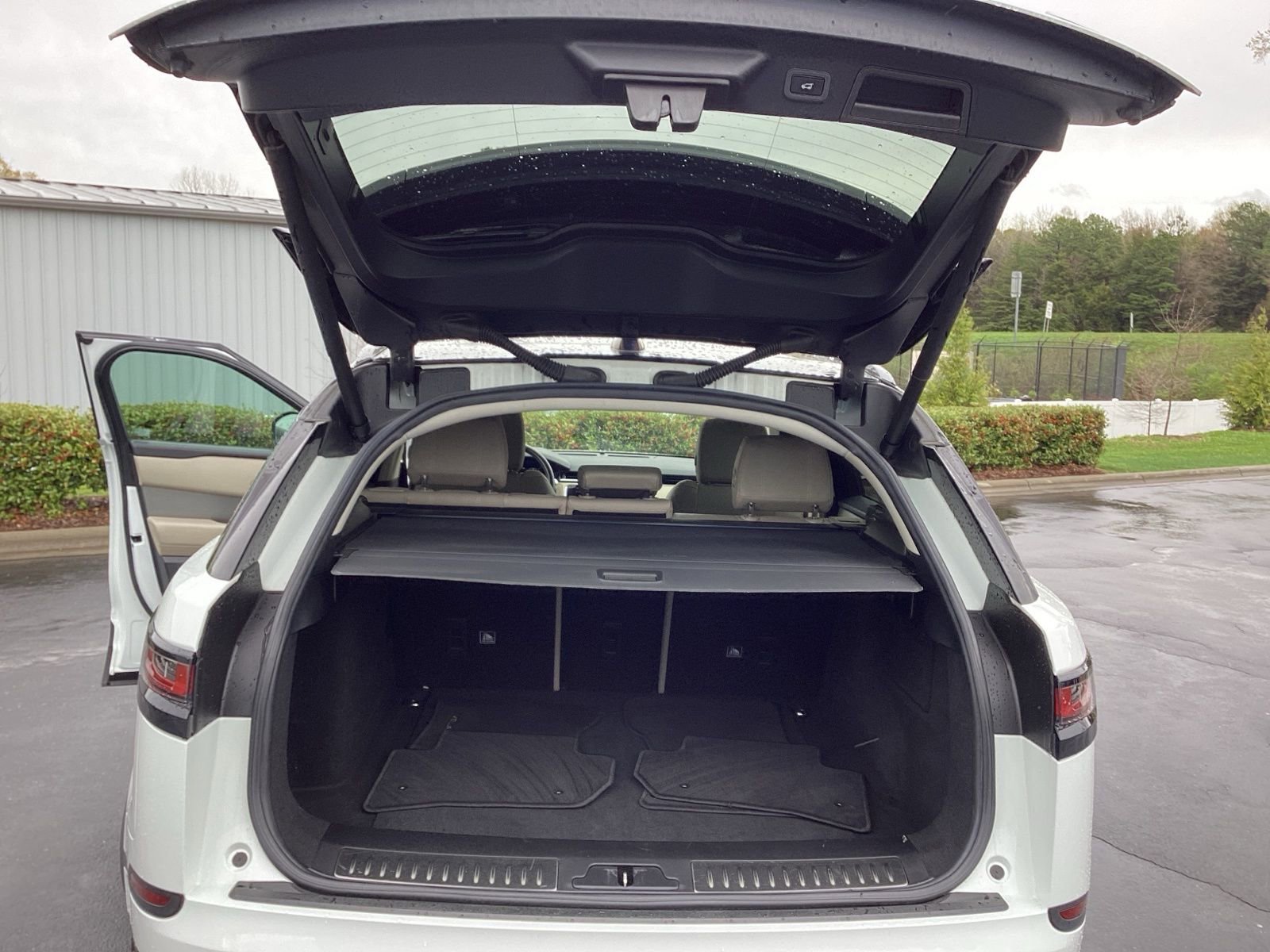 Used 2019 Land Rover Range Rover Velar S image 4