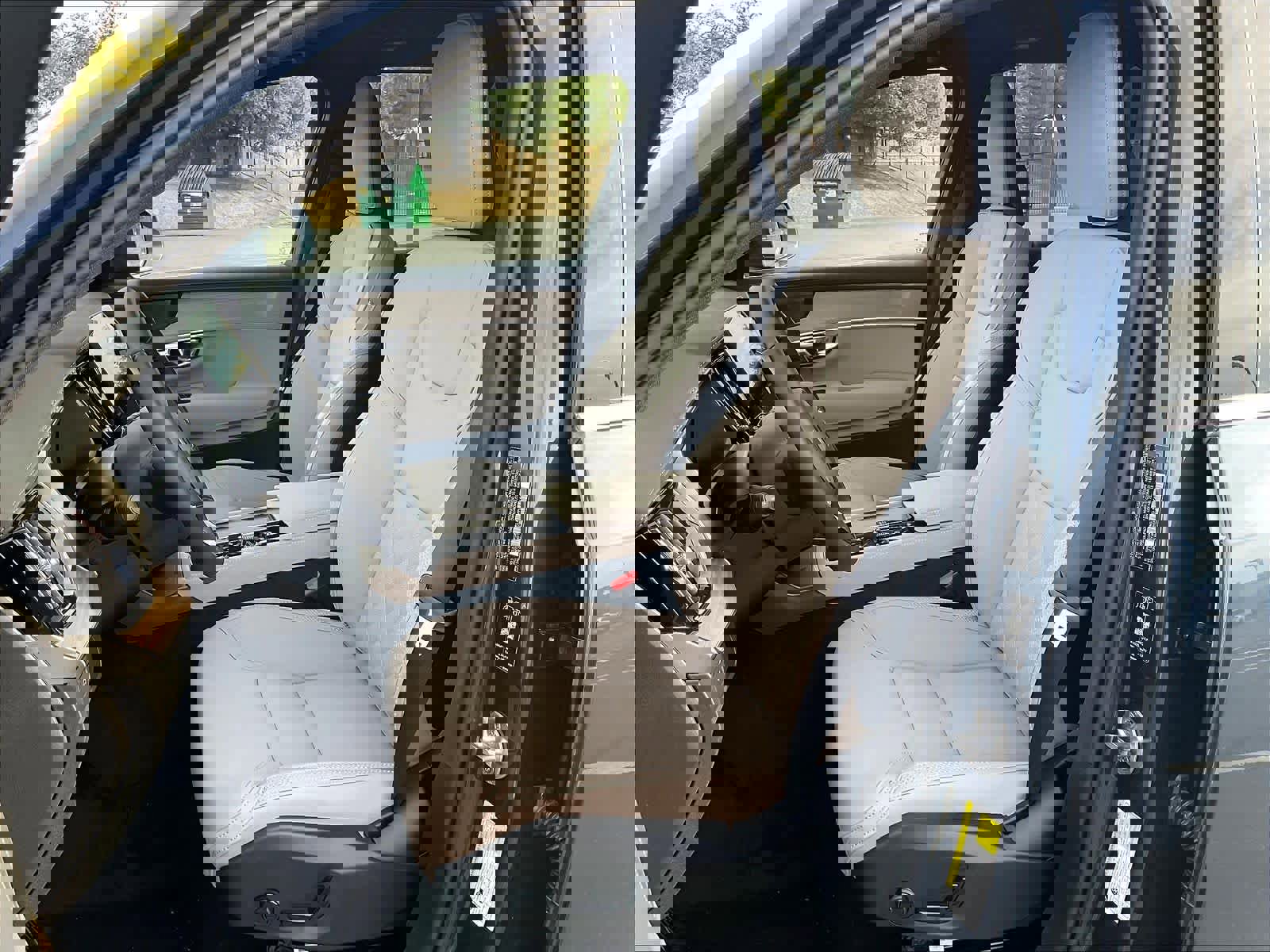 New 2026 Volvo XC90 B5 Plus w/ Protection Package image 11