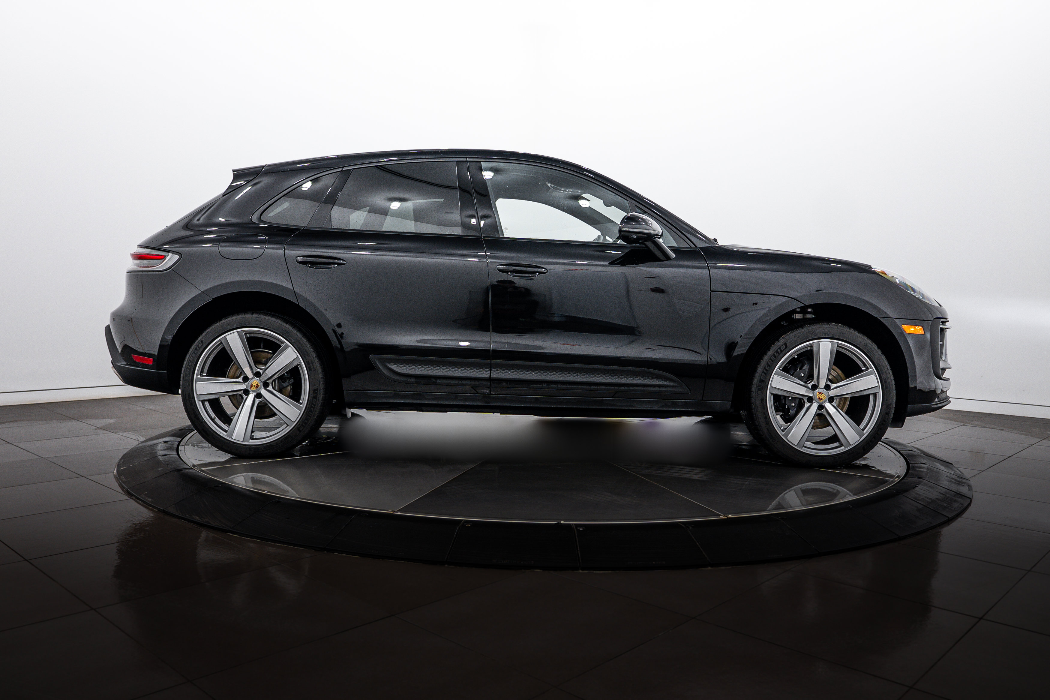 Certified 2026 Porsche Macan AWD/4WD image 8
