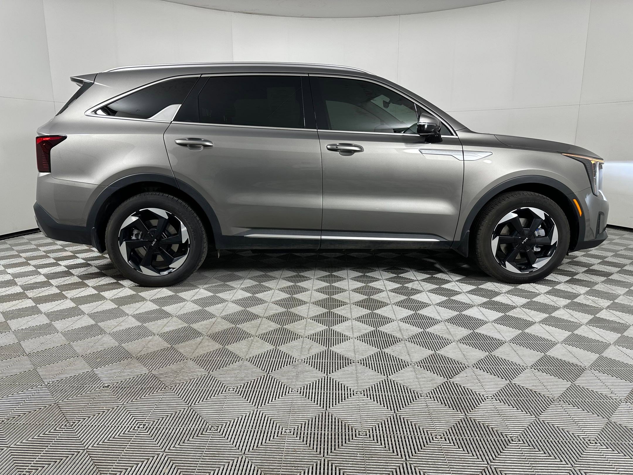 Used 2025 Kia Sorento EX image 7