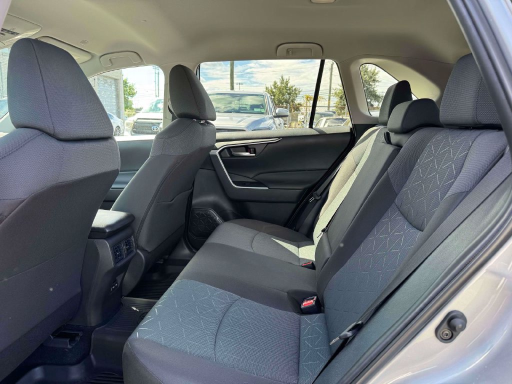 Used 2025 Toyota RAV4 XLE AWD/4WD image 13