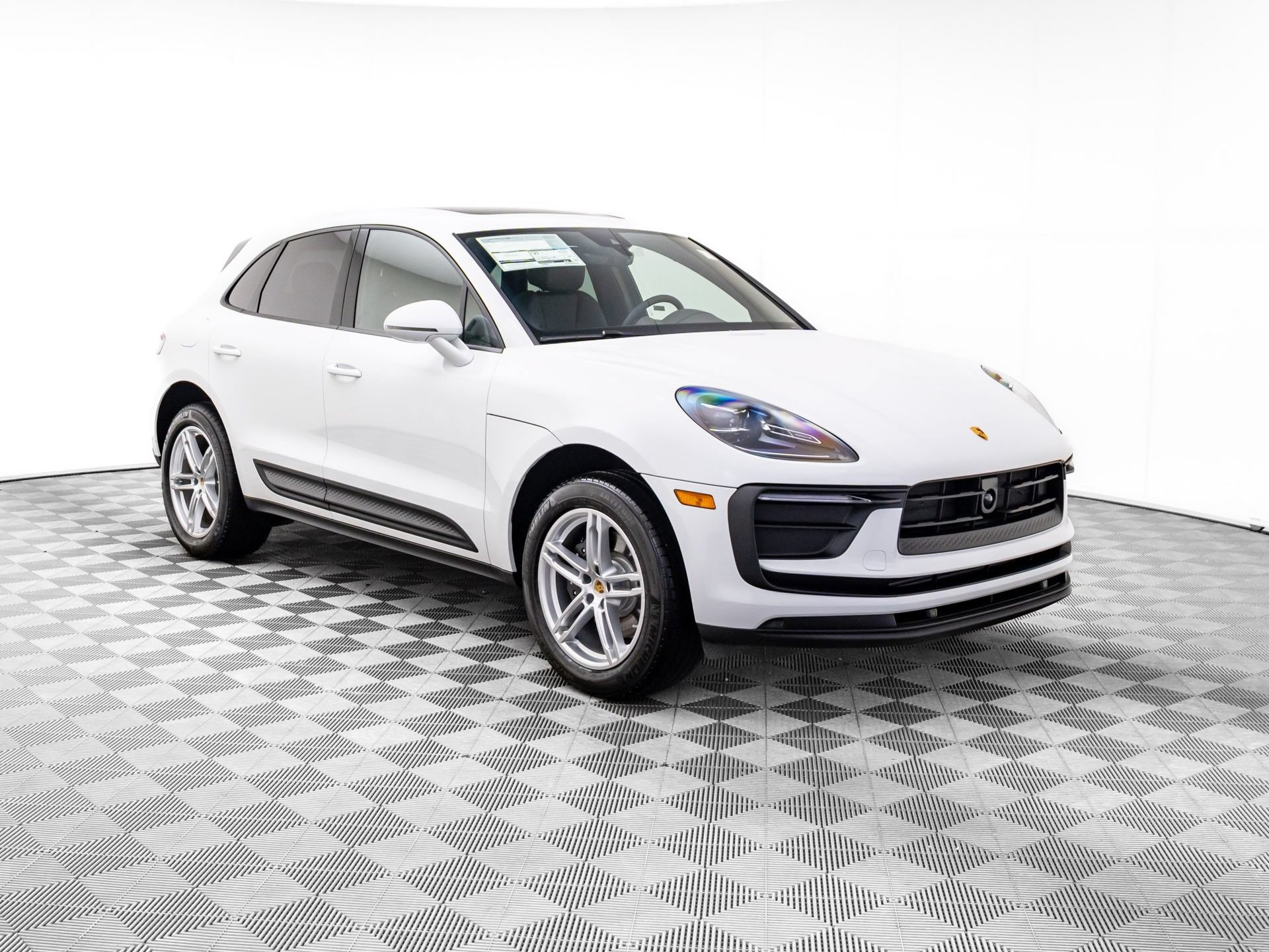 Certified 2026 Porsche Macan AWD/4WD image 6