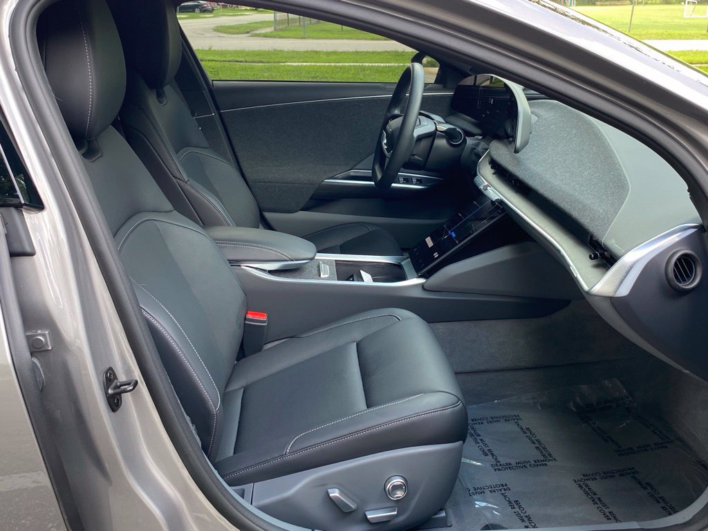 Used 2024 Lucid Air Pure RWD image 18