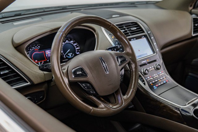 Used 2016 Lincoln MKX Reserve w/ Technology Package FWD image 13