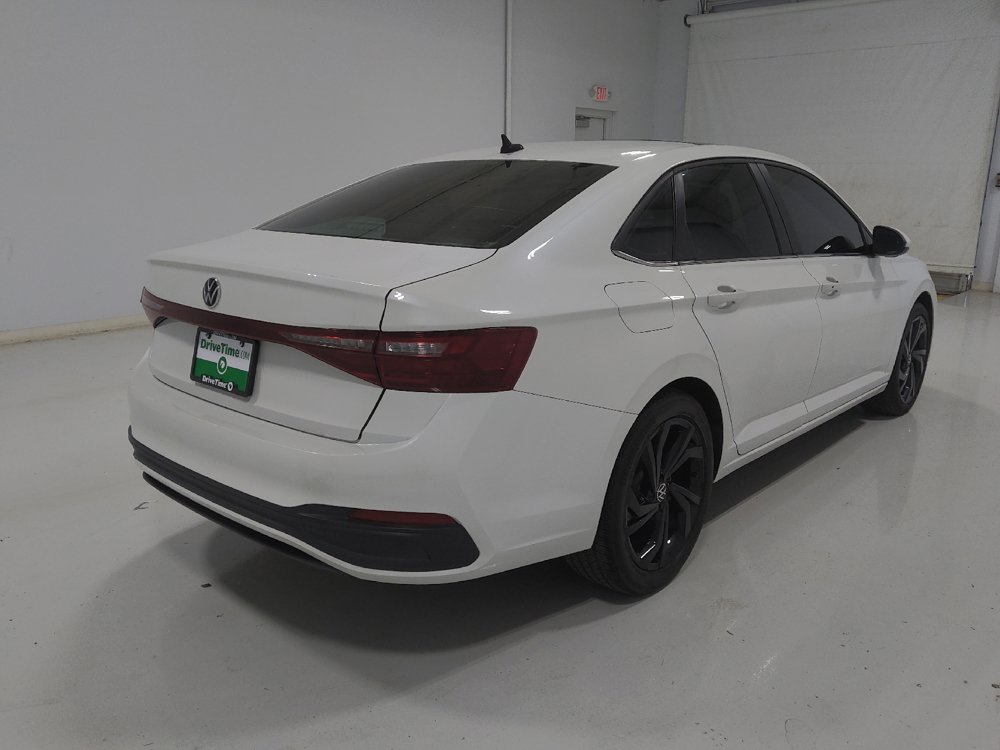 Used 2025 Volkswagen Jetta SE FWD image 9