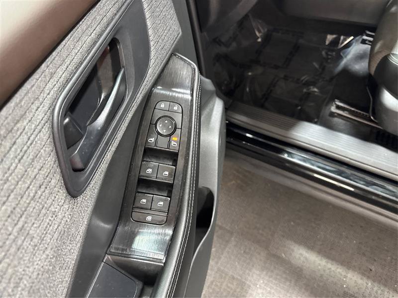 Used 2022 Nissan Rogue S AWD/4WD image 29