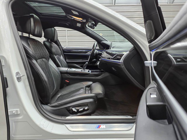 Used 2021 BMW 750i xDrive w/ M Sport Package AWD/4WD image 14