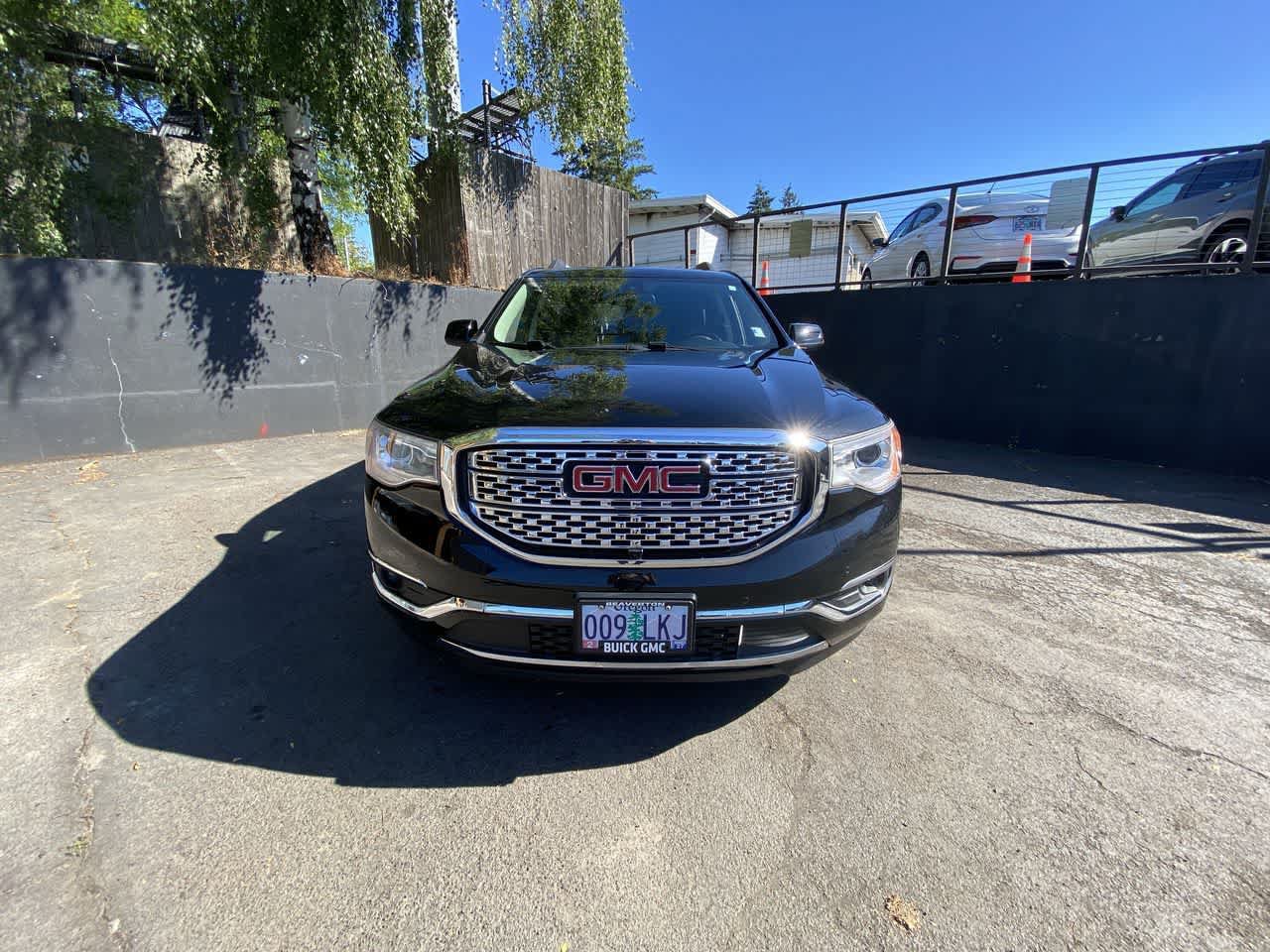 Used 2019 GMC Acadia Denali w/ Technology Package AWD/4WD image 9