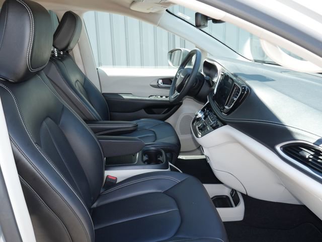 Used 2023 Chrysler Pacifica Touring-L w/ Uconnect Theater Family Group AWD/4WD image 26