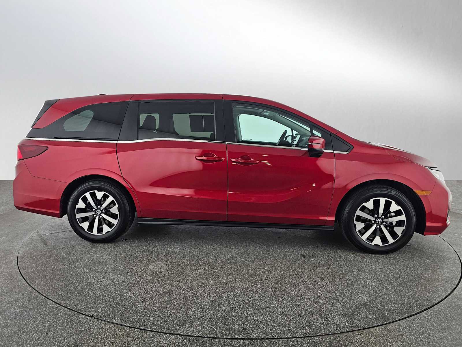 Certified 2025 Honda Odyssey EX-L image 2