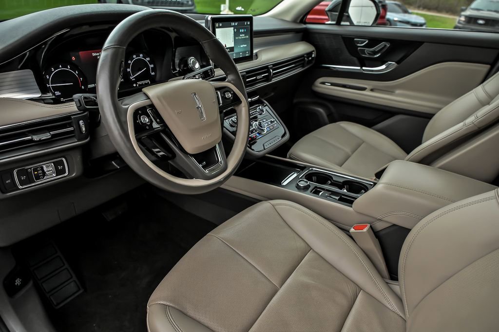 Used 2022 Lincoln Corsair AWD w/ Premium Package image 13