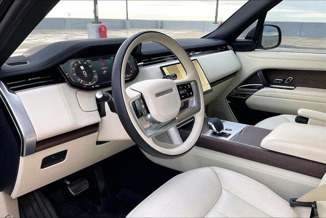 Used 2025 Land Rover Range Rover Long Wheelbase SE image 7