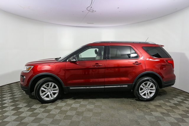 Used 2018 Ford Explorer XLT w/ Equipment Group 201A image 6