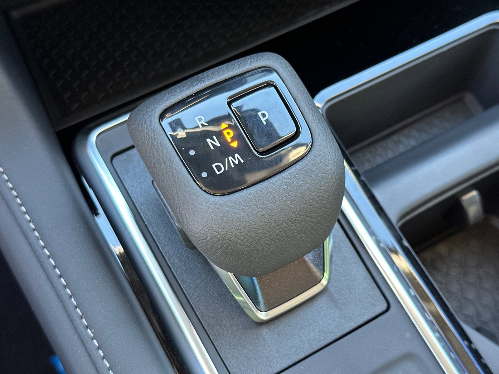 New 2025 Nissan Pathfinder SV w/ Black Appearance Package image 33