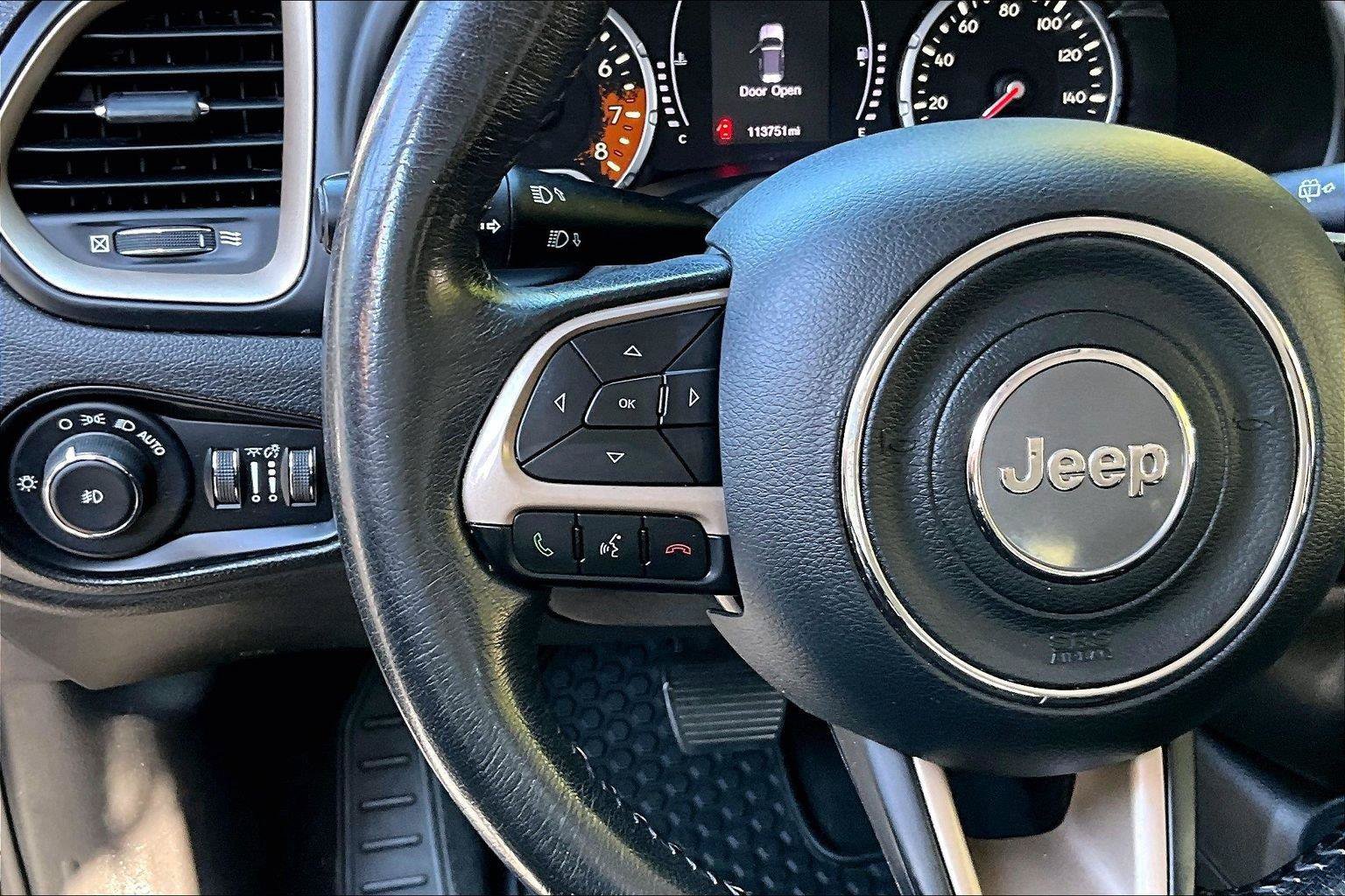 Used 2017 Jeep Renegade Latitude AWD/4WD image 19