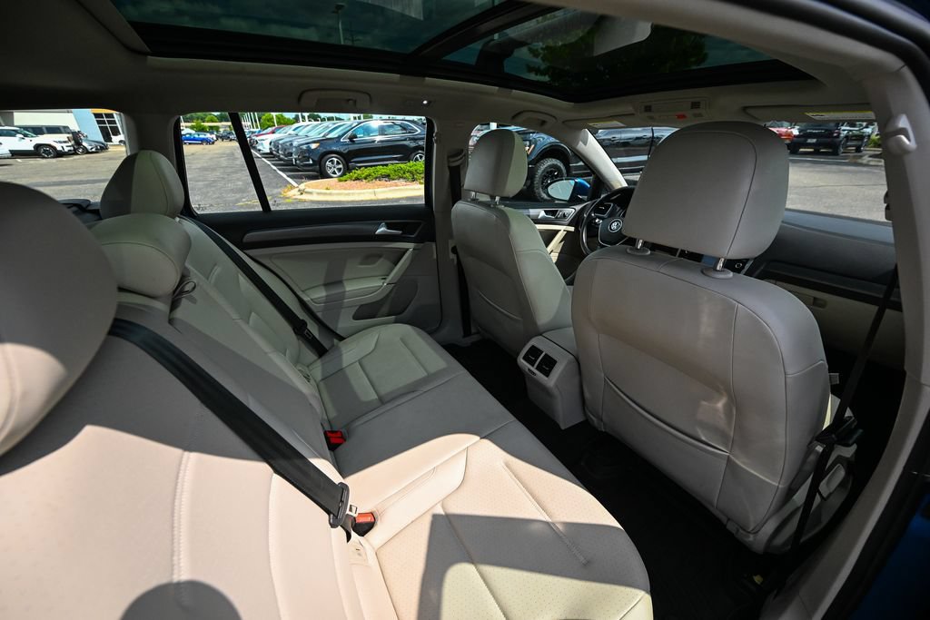 Used 2019 Volkswagen Golf SE FWD image 26