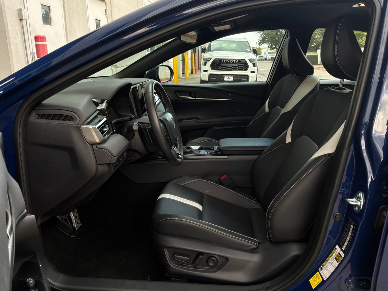 Used 2026 Toyota Camry SE FWD image 10