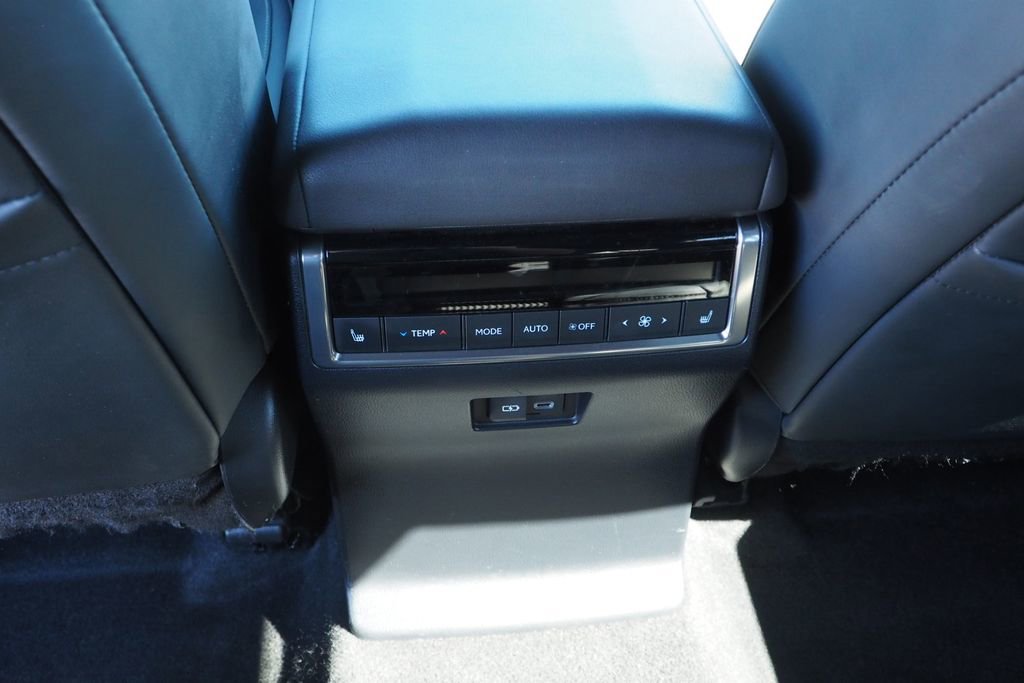 Used 2024 Lexus GX 550 w/ Accessory Package (2T) image 16