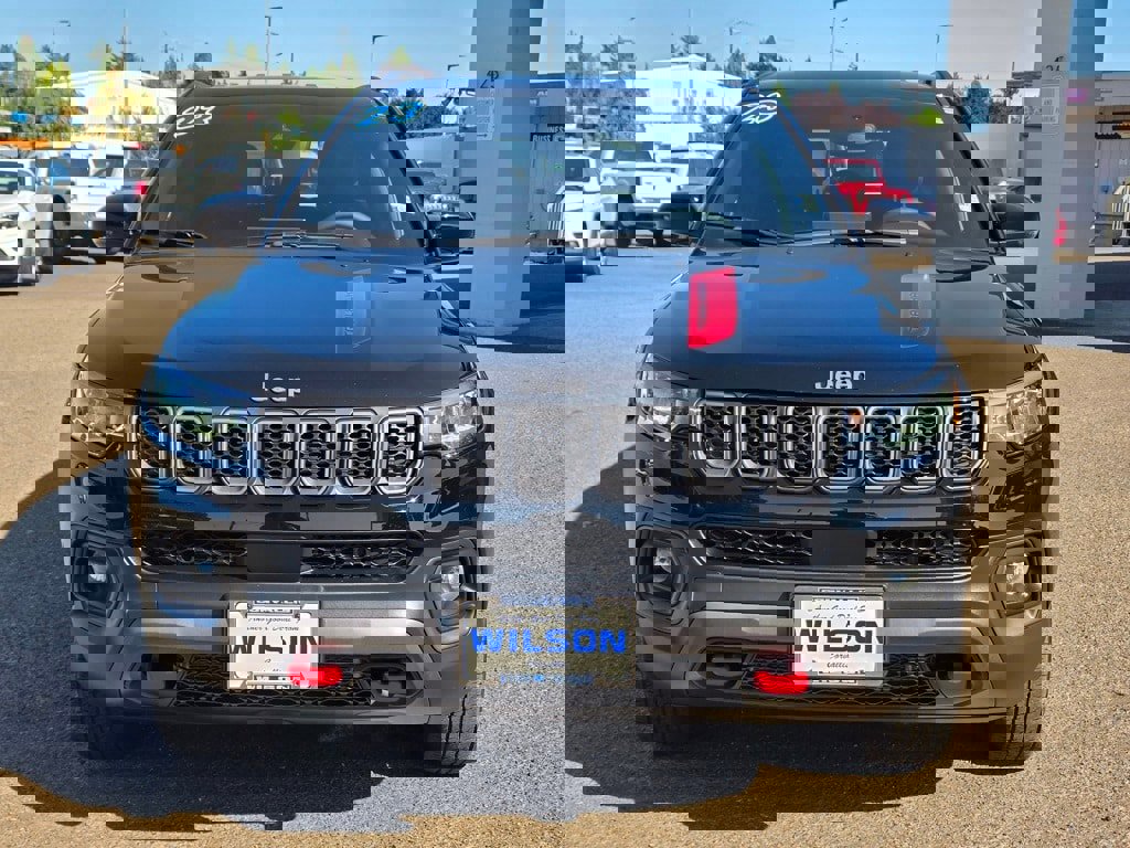 Used 2023 Jeep Compass Trailhawk image 3