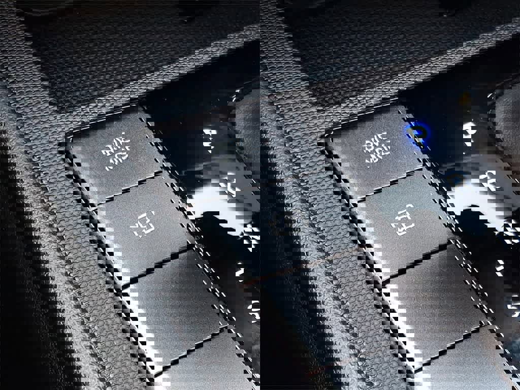 Used 2025 Hyundai Elantra Sport image 24