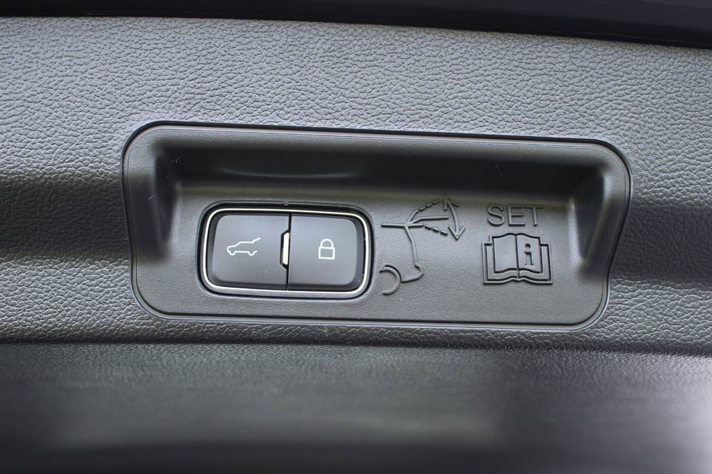 Used 2024 Ford Explorer XLT w/ Equipment Group 202A image 13