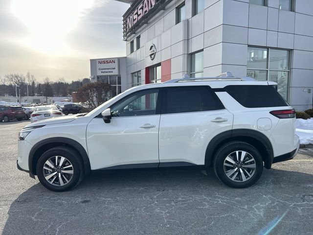 Used 2024 Nissan Pathfinder SL w/ Black Appearance Package image 5