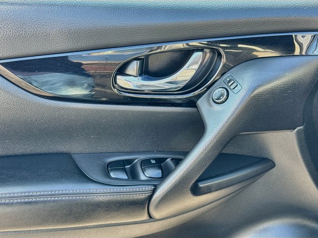 Used 2018 Nissan Rogue Sport SV AWD/4WD image 15