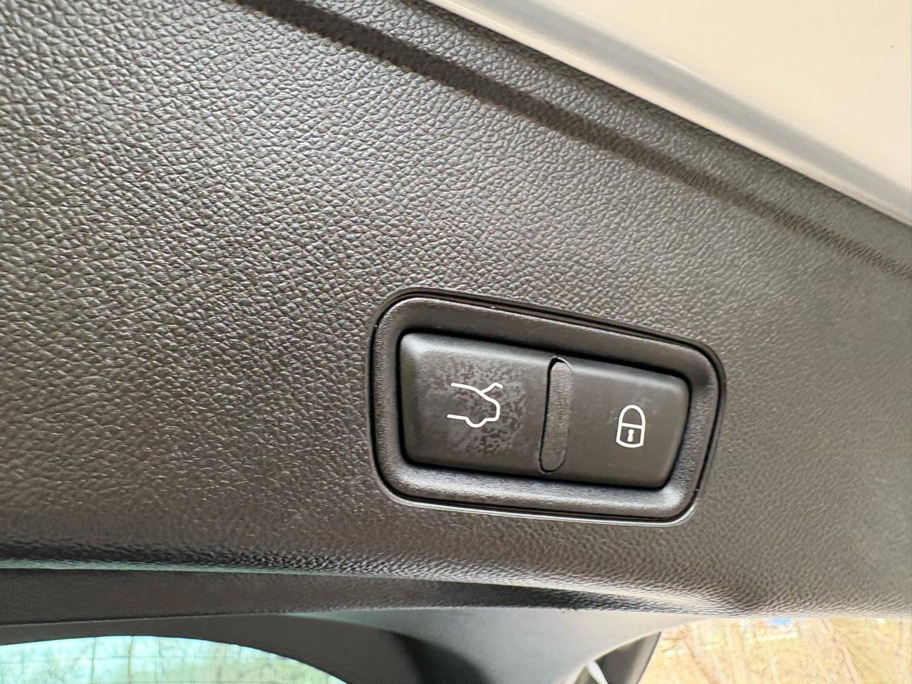 Used 2024 Maserati Grecale GT image 24