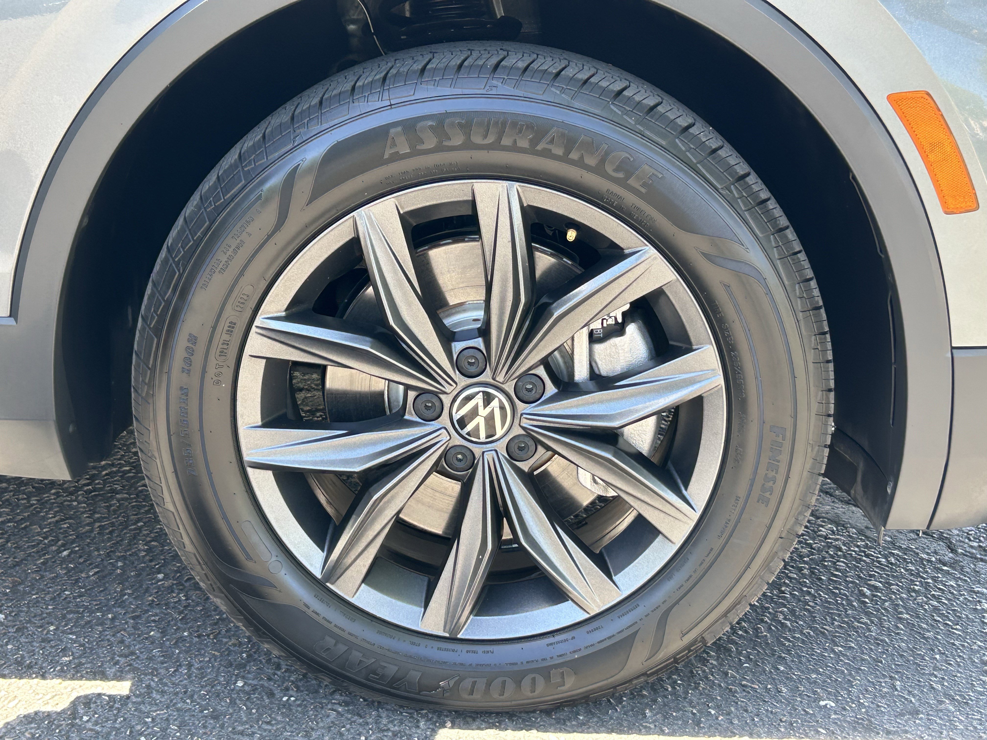 Used 2023 Volkswagen Tiguan SE FWD image 7