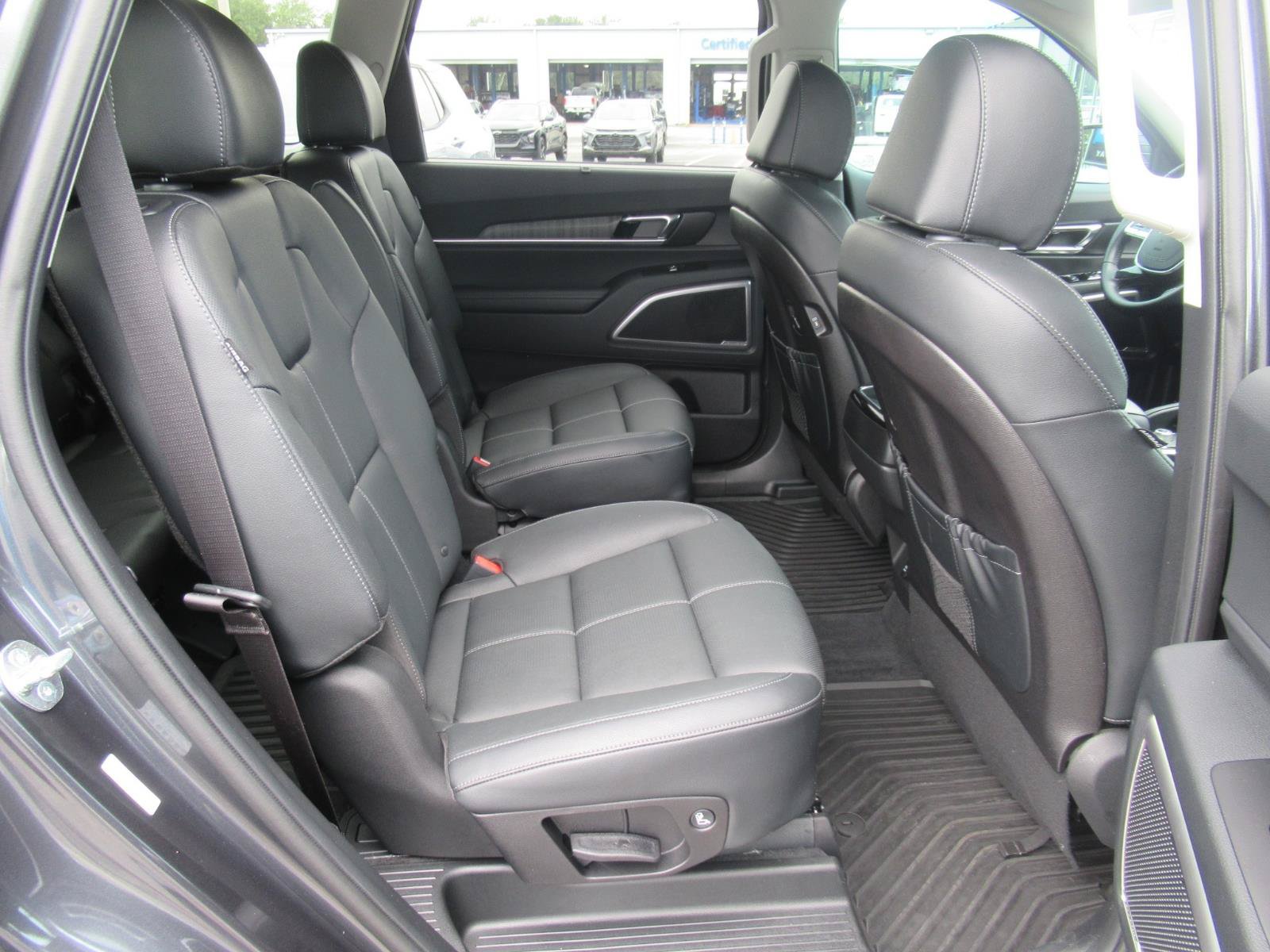 Used 2024 Kia Telluride EX w/ EX Captain's Chair Package FWD image 37