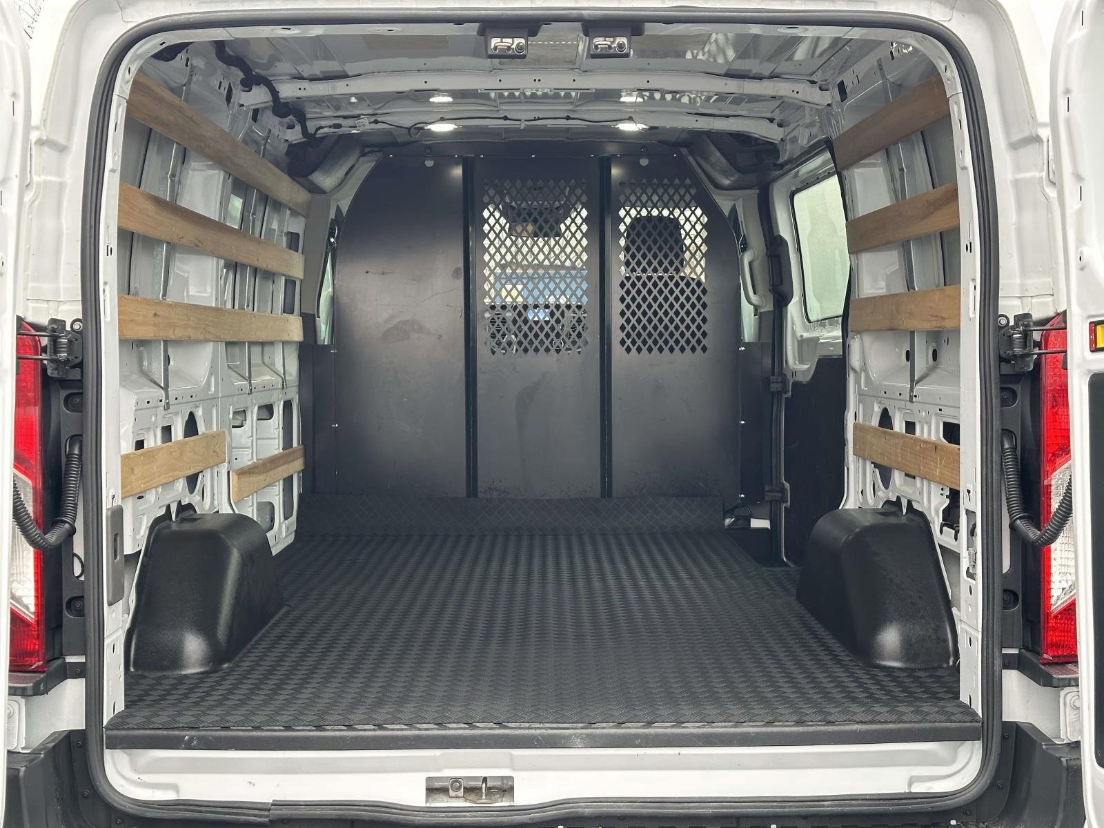 Used 2024 Ford Transit 250 Low Roof AWD w/ Exterior Upgrade Package image 24