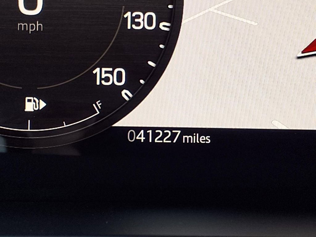 Used 2024 Land Rover Defender 110 X-Dynamic SE AWD/4WD image 40