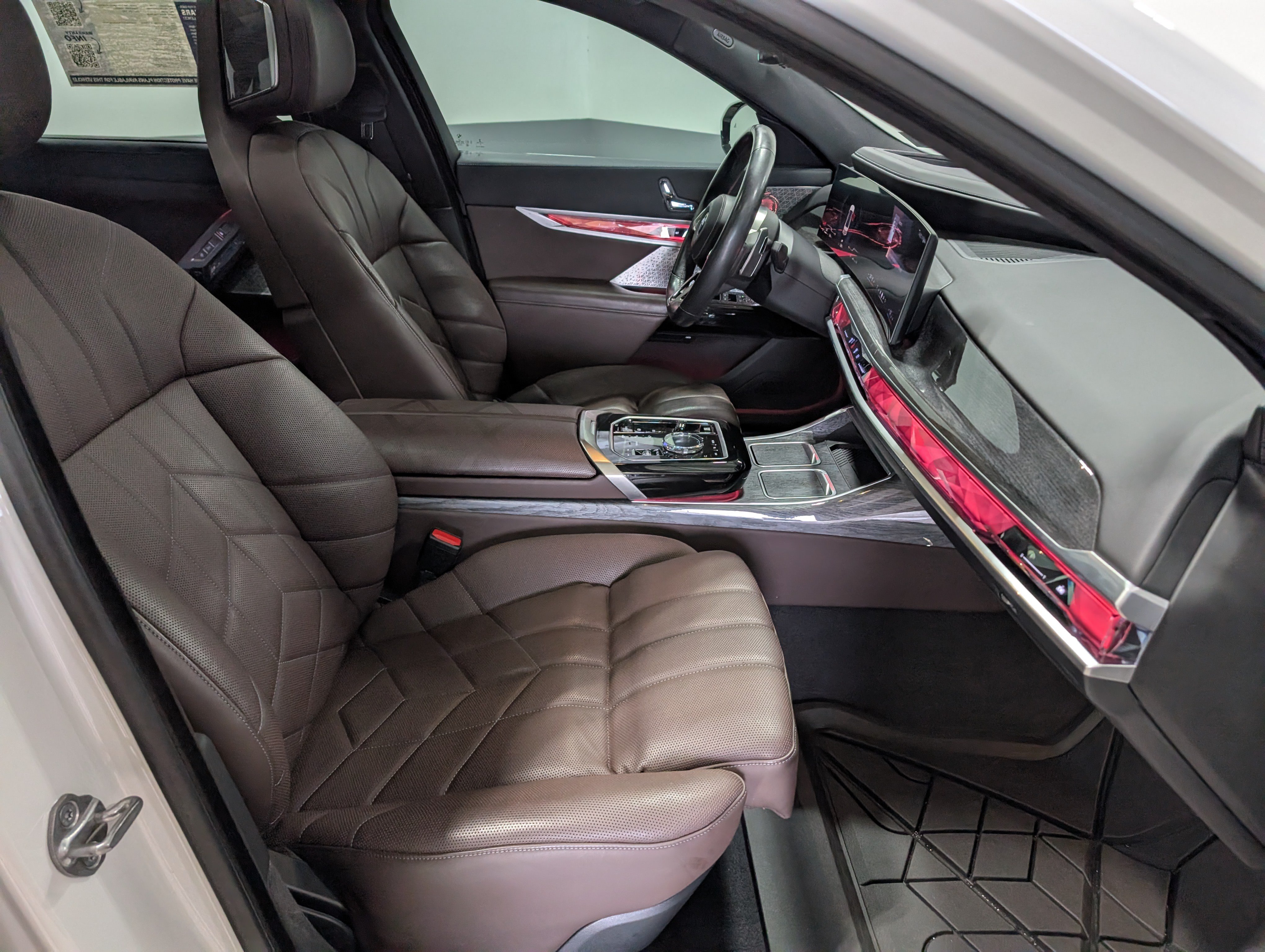 Used 2023 BMW 760i xDrive w/ Executive Package AWD/4WD image 18