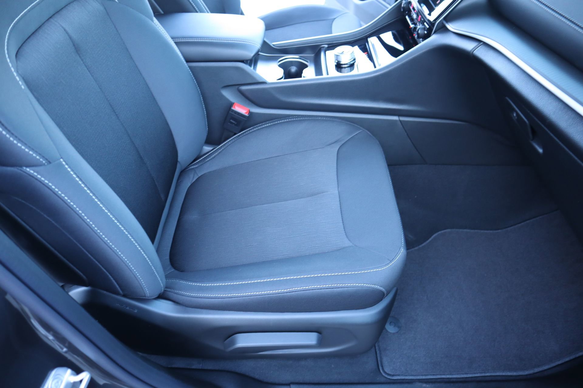 New 2026 Jeep Grand Cherokee L Laredo image 14